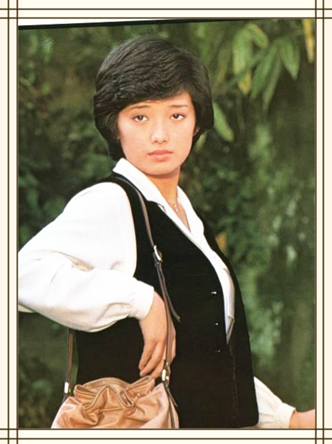 “樱花美人”山口百惠，结婚43年成模范夫妇，巅峰退圈成就经典