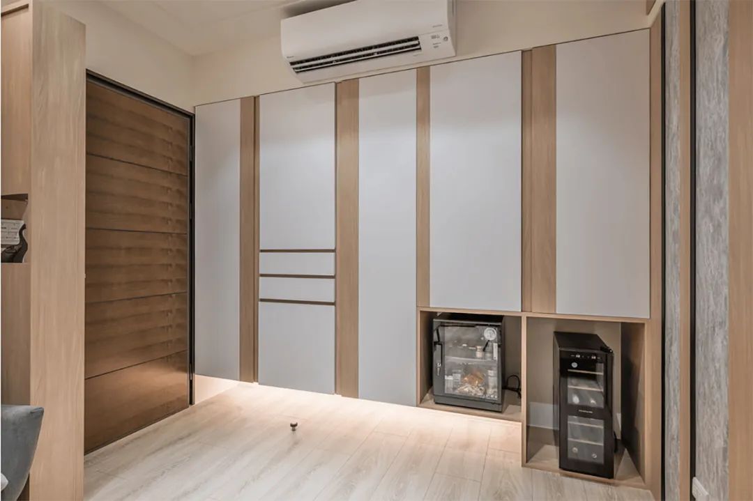 她家60㎡，坚持全屋打满柜子，改出三室两厅，住一家五口都不挤