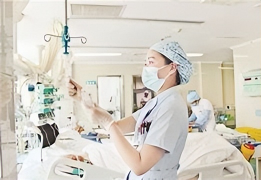 同样是演护士，把朱茵，张柏芝，赵丽颖放在一起，差别就出来了