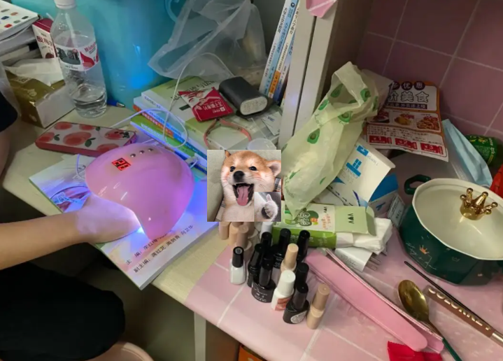 “00后”没有“穷大学生”？校园里这最会花钱的一届，赚钱也很猛