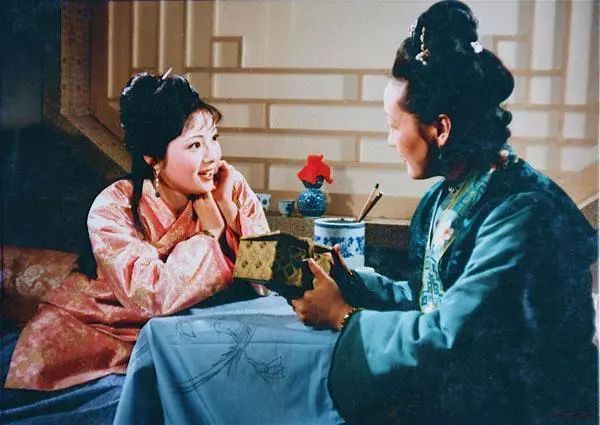 薛宝钗作为金陵十二钗之首,为何自降身价,嫁给无恶不作的贾雨村