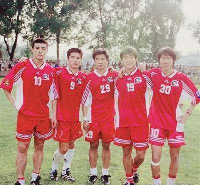 中国为什么不参赛世界杯(回顾国足2002年晋级世界杯：占天时地利人和，现役国足为何赶不上)