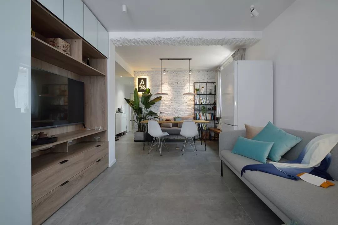 67平的简约风小户型，阳台也在卧室内，布局紧凑又合理