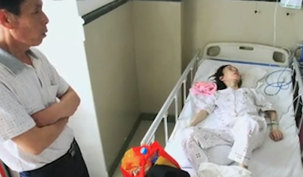 2011年大学生嗜游戏如命，沉溺网吧10年不成人形，归家5天后惨死