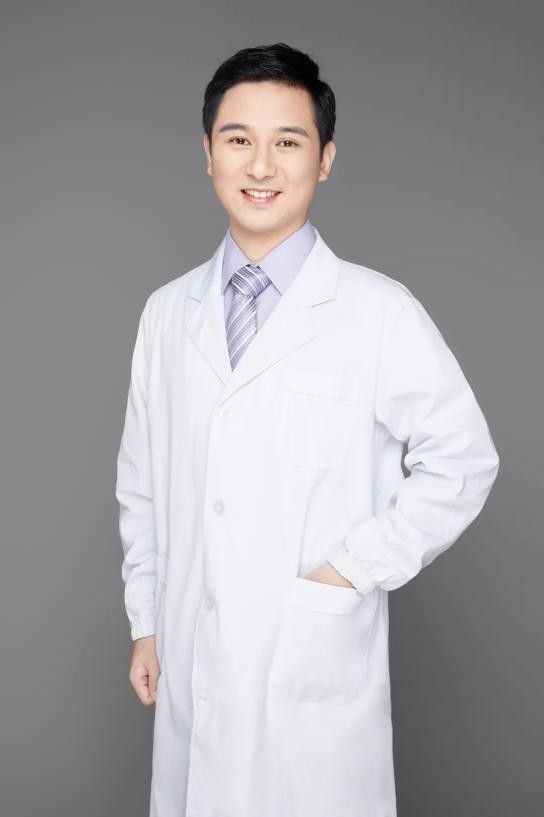 从南京大学毕业，他留美归国，开发癌症诊断新技术，获钟南山院士点赞！