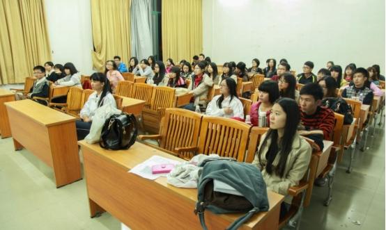 这六个专业市场过于饱和，就业前景不明朗，报考学生需谨慎选择