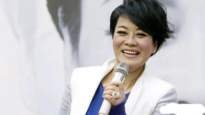 毛阿敏老公解直锟心梗离世！60岁留下百亿资产一双儿女，天妒英才