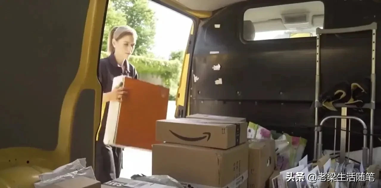 德国美女邮递员阿斯特丽德，开着大众车送包裹，每月总收入两千五百多欧