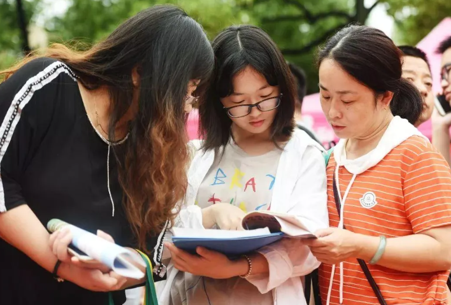 考研名师张雪峰预测：这3个专业分数或上涨，想稳进大学谨慎选择