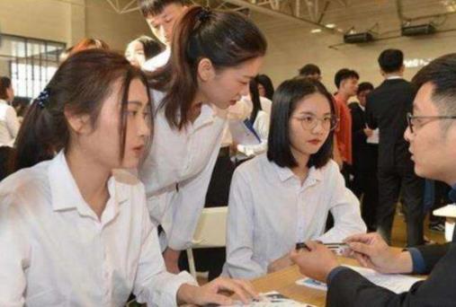 一大型国企开始招聘，月薪万元起步待遇好，主要面向2022届毕业生