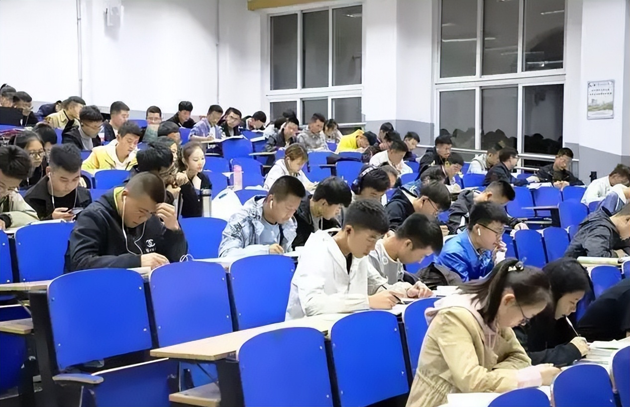 本科生已经不值钱了？看了这份真实数据，打脸“读书无用论”者