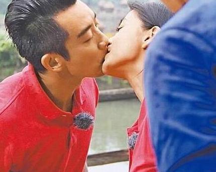 杨颖郑恺亲吻图片大全(杨颖15年爱情路) - 赤虎壹号