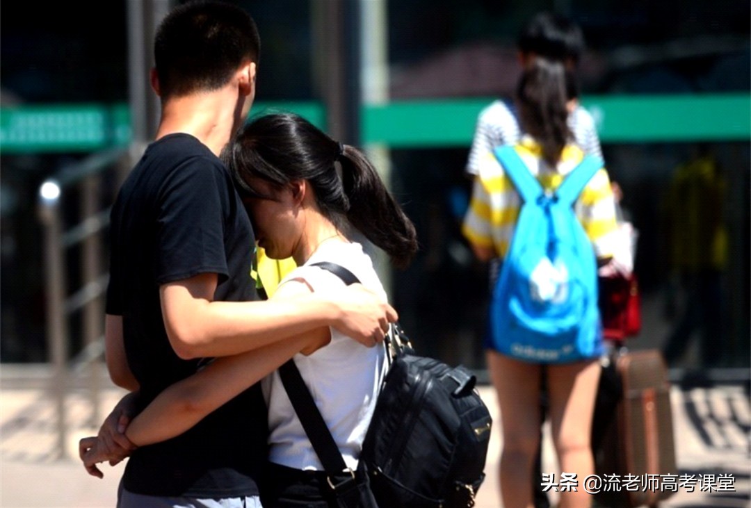 西电“情侣”学霸，女的貌美如花男的英俊帅气，双双保研上海交大