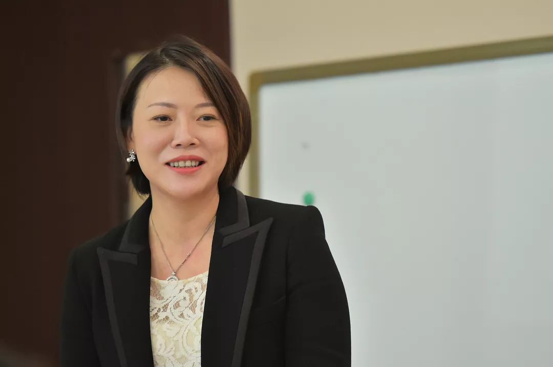 全球十大女富豪，身世坎坷各不相同，你都认识谁？