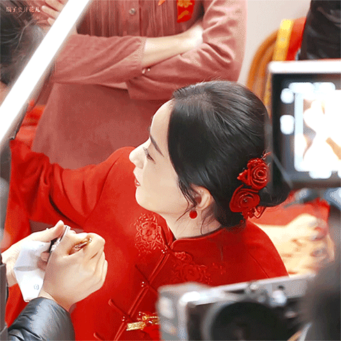 赵丽颖婚纱照流出：离婚一年后，她终于等来了婚礼？