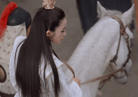 “呲牙咧嘴”别演回眸笑！有人回头一眼万年，有人我想给她按回去