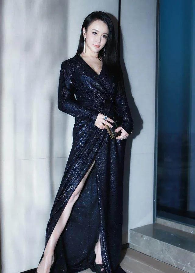 拳王妻子冉莹颖