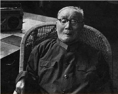 他军事才能比林彪还厉害，毛主席曾10字评价他，如今三个儿子更牛