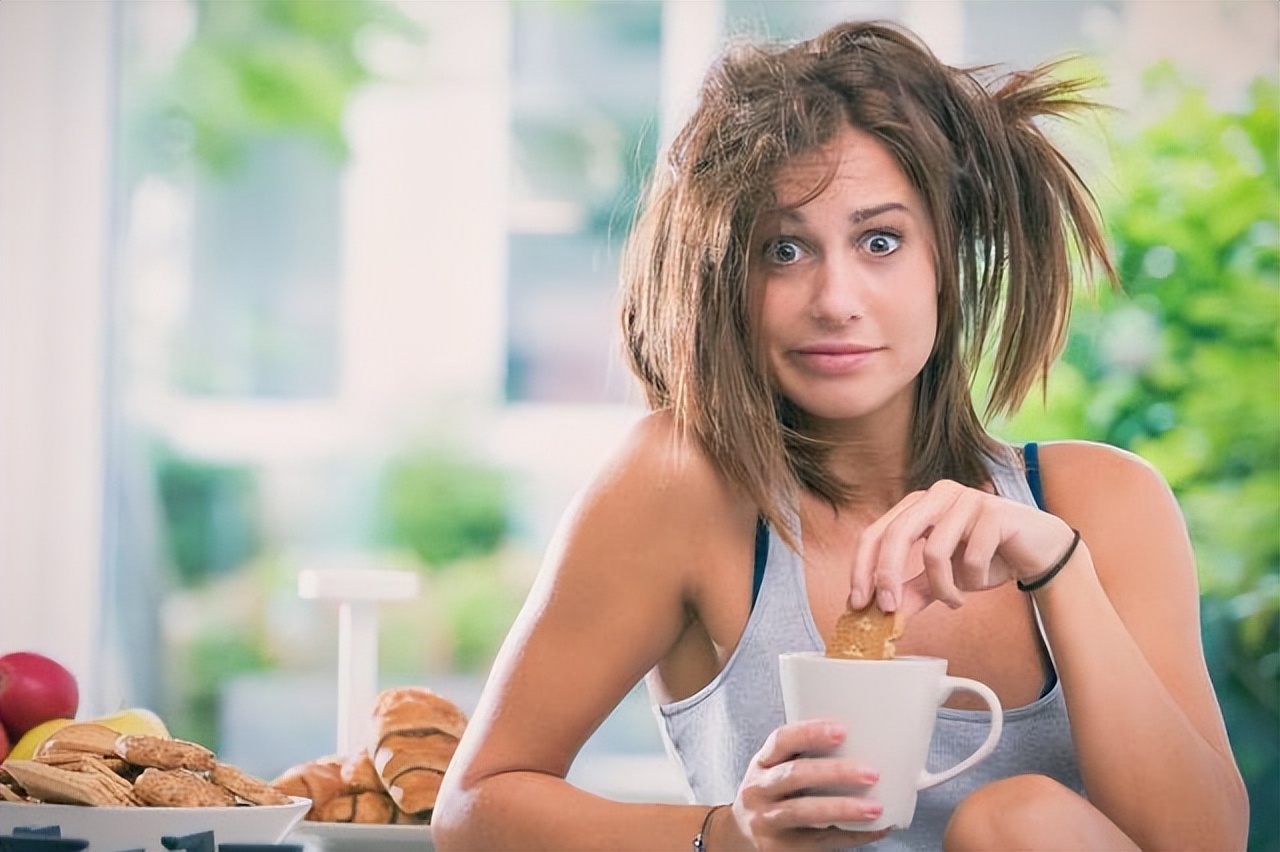 吃饱后，应该坐着、躺着，还是站着？提醒：饭后做5件事或会伤身