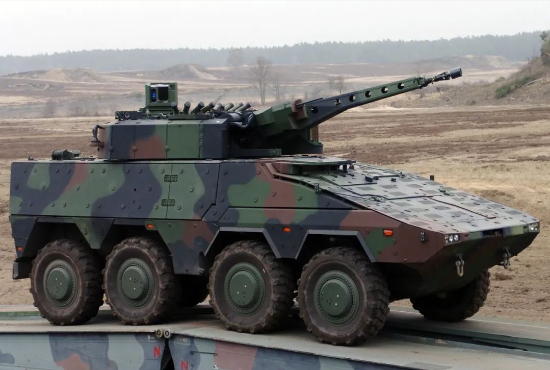 莱茵金属推出天空游侠30防空车,拳师犬底盘 高炮导弹五面相控阵