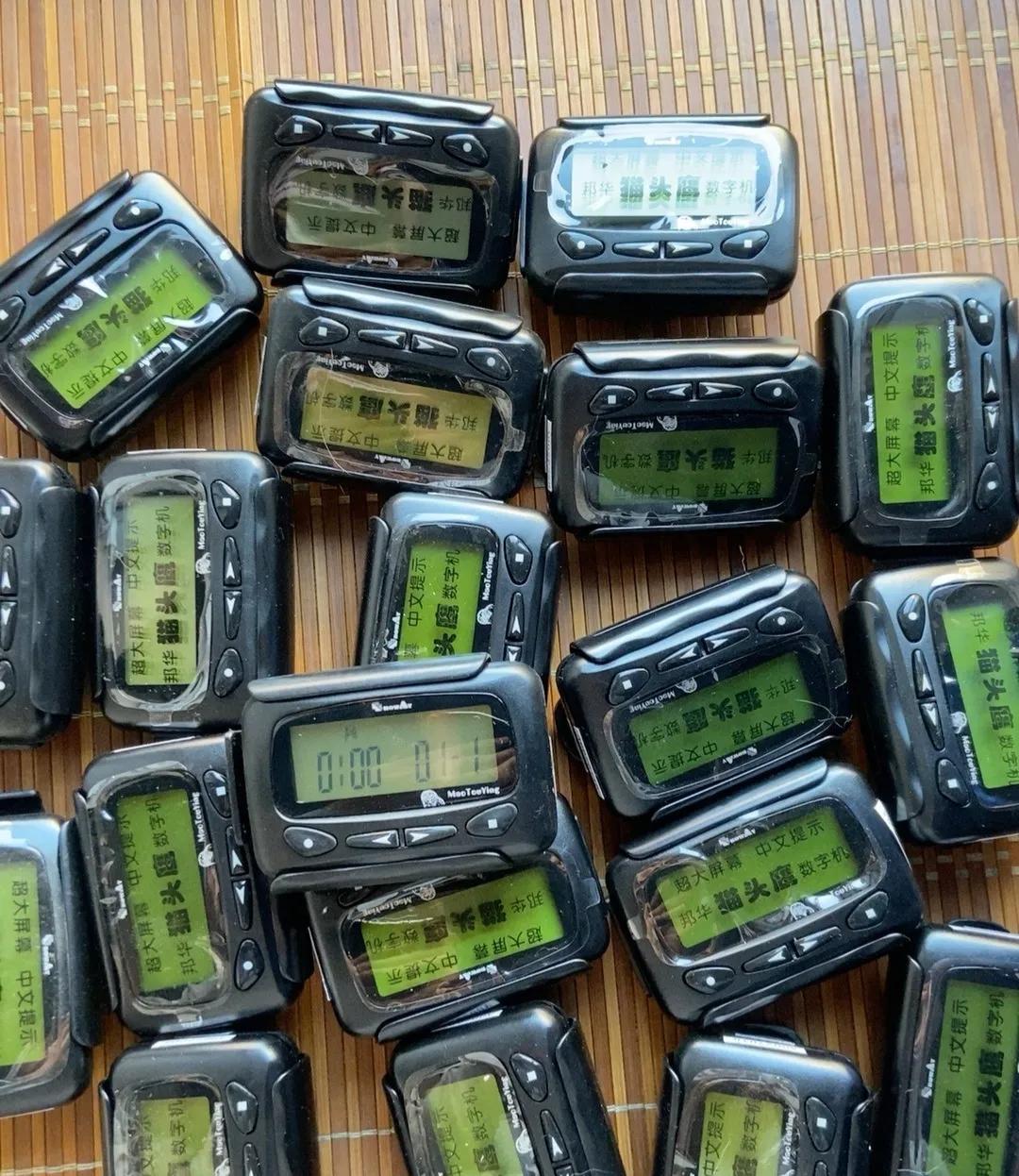 一直以为囤BP机只是网络的一个段子 没想到当年真的有人囤了一批