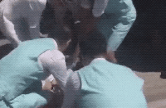 让人舔脚趾，当众凌辱学员，盘点那些令你难以想象的明星恶臭行为