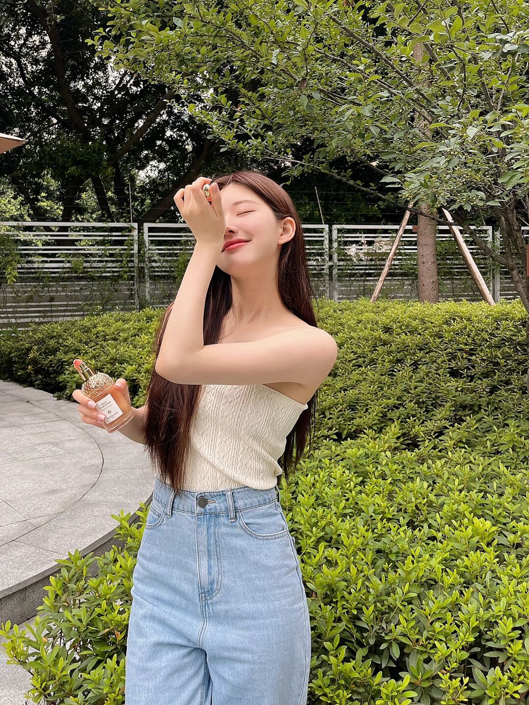 赵露思纯欲穿搭出境，完美学妹装吸睛