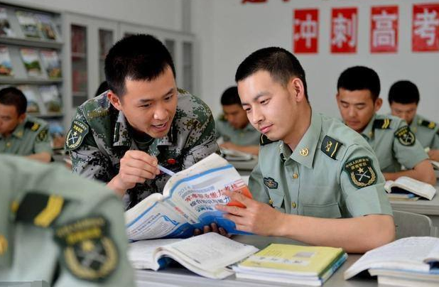 如果高考只有300分，参军好还是大专好？其实还有很好的选择