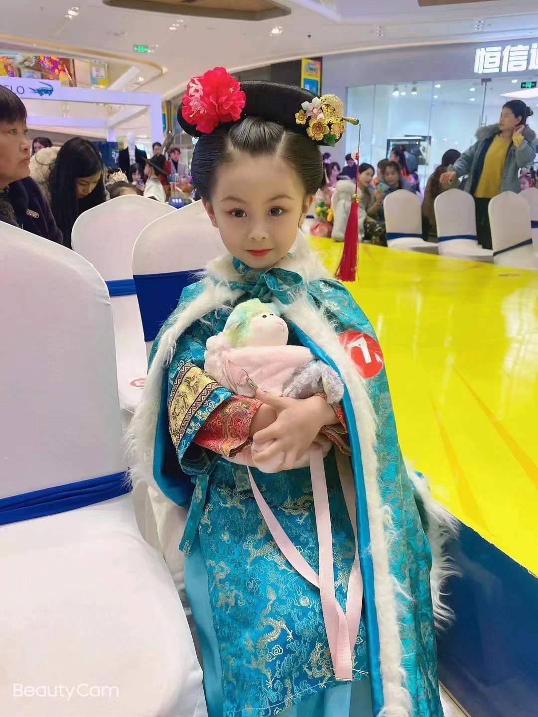 夏梓涵勇夺2022中国童模榜中榜时尚盛典人气偶像亚军