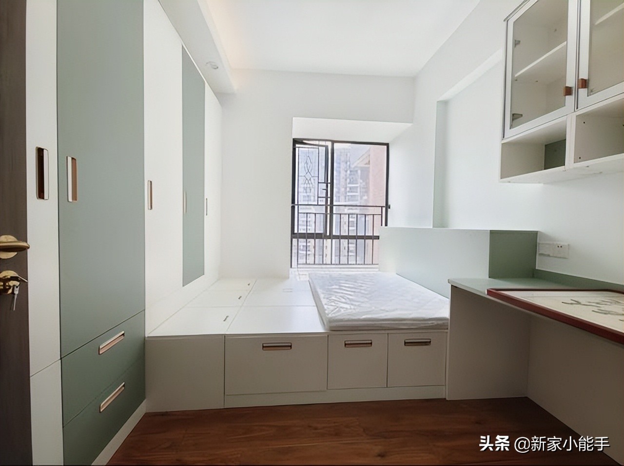 他家116平新中式风格，全屋文雅又大气，进屋就被入户玄关迷住