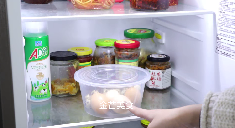 鸡蛋不要这样放冰箱，容易变成“毒鸡蛋”，很多人都有这个习惯