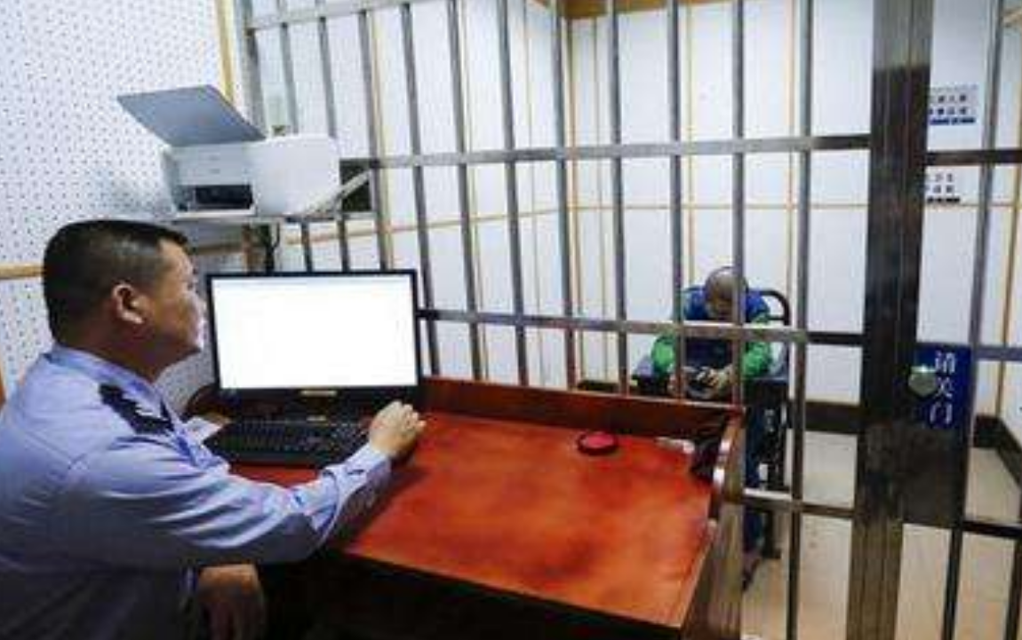 2003年，湖北一信用社老会计毒害8人，日记本上还写着15个仇人