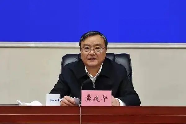 江西省人大常委会副主任龚建华自首，去年同僚腐败堕落。