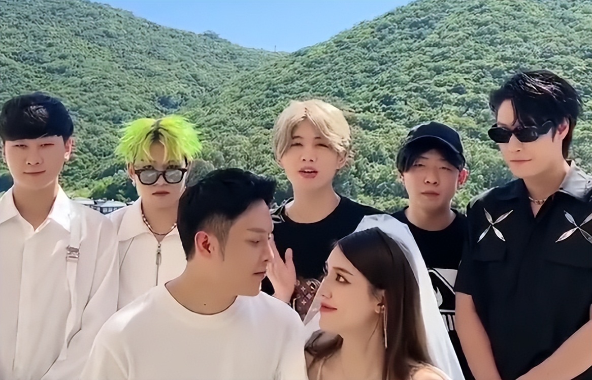 小猪兜儿曝光随礼名单，崔晋随9999，网友：天下网红是一家