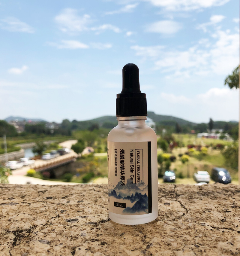 这些精华液深层美白补水保湿抗氧化，堪称肌肤急救的秘密武器