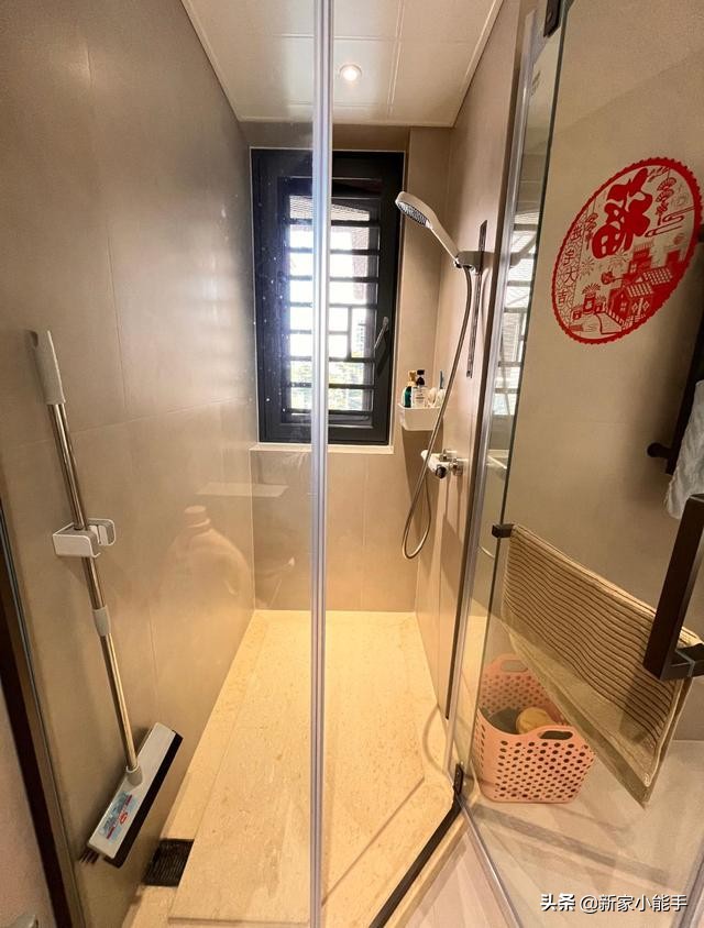 她家120平现代简约风格的新房，全屋装修花了46万，效果不一般