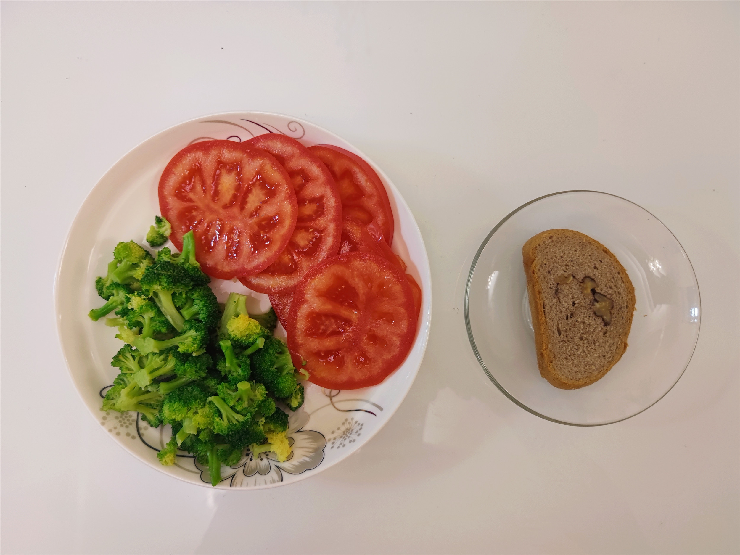 35岁宝妈晒一日三餐，1周“轻食”发朋友圈大火，自律的人太厉害