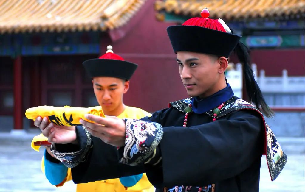 五官不端正就别演古偶了，所谓“玉面小郎君”，还得看这10位明星