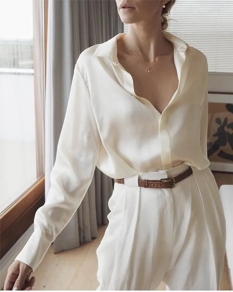 穿真丝衬衫的女人,自带高级