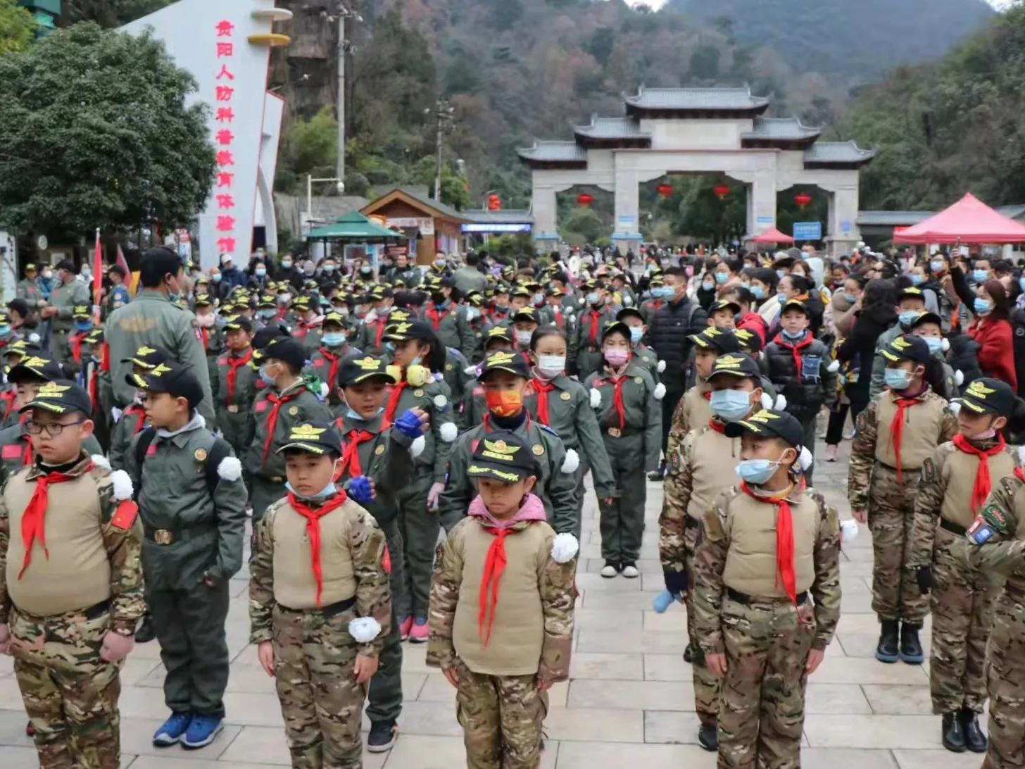 贵州200多名少年军，元旦贵阳祭先烈，聆听4位老英雄战斗故事