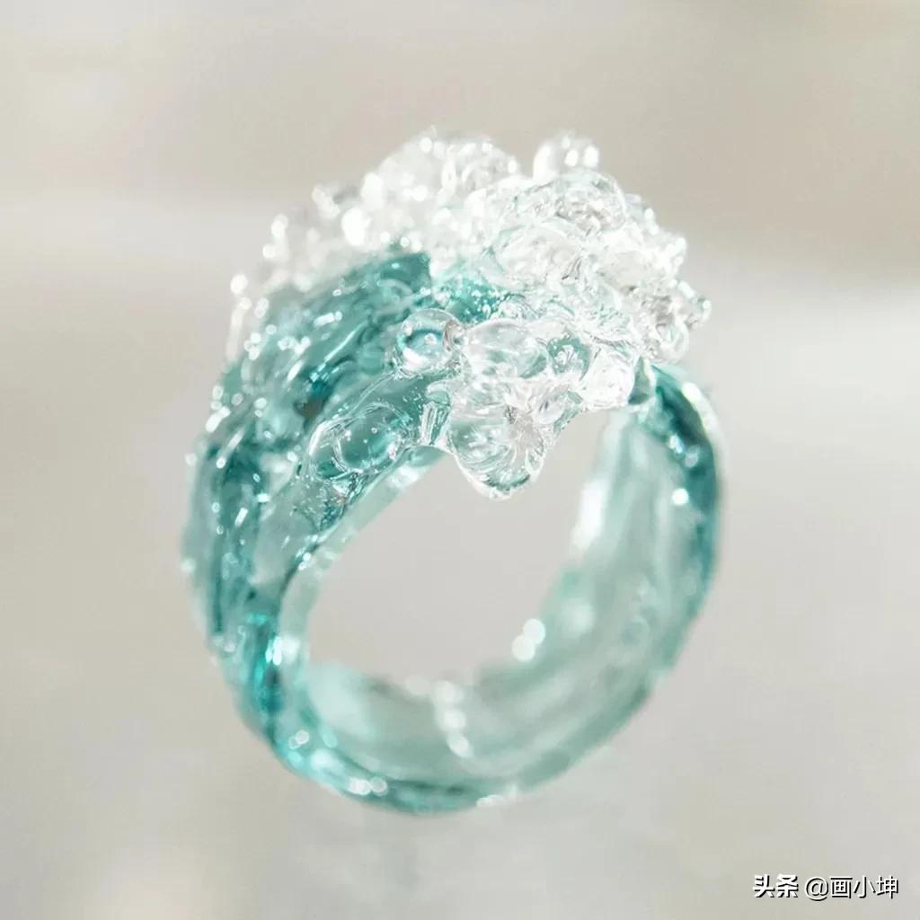 微缩的海浪造型玻璃配饰