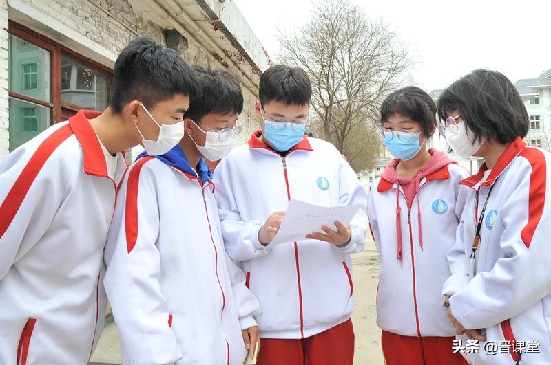 忻州十中后勤处组织学生参与食堂民主管理