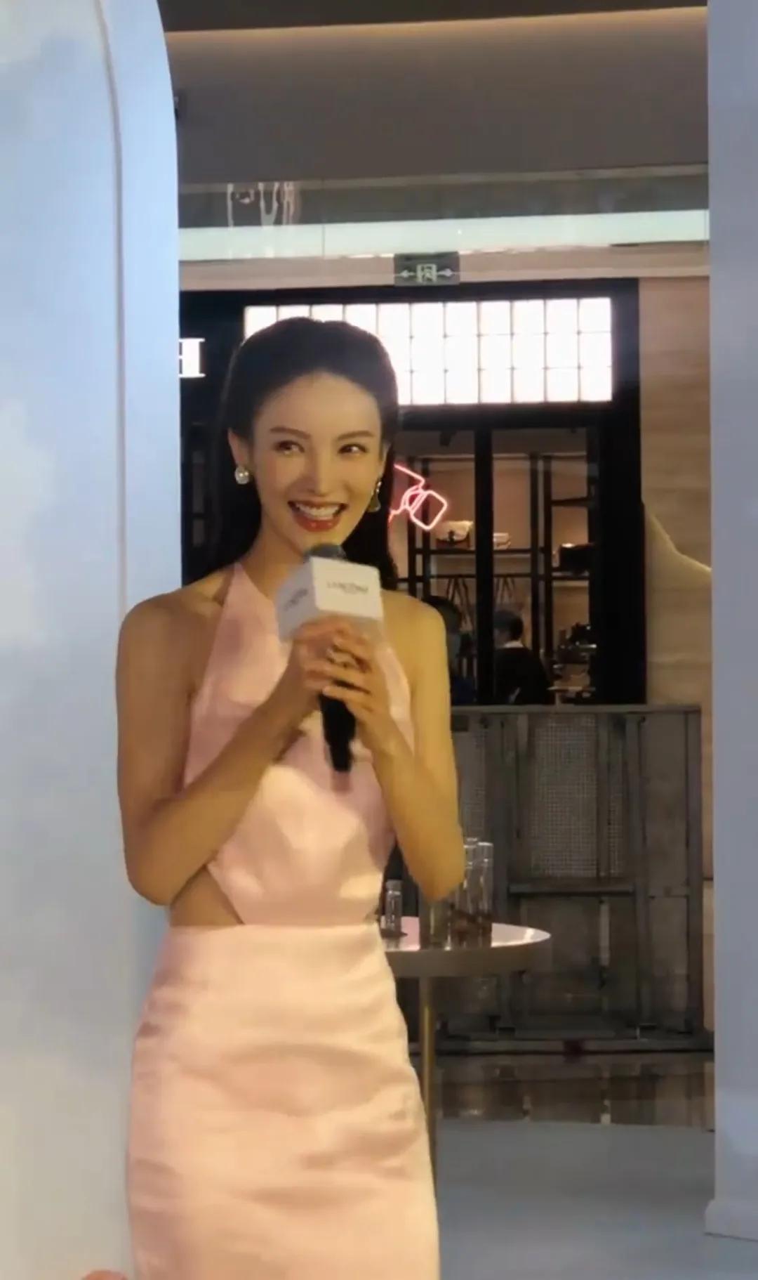 又见金晨，美的很灿烂笑的很有感染了