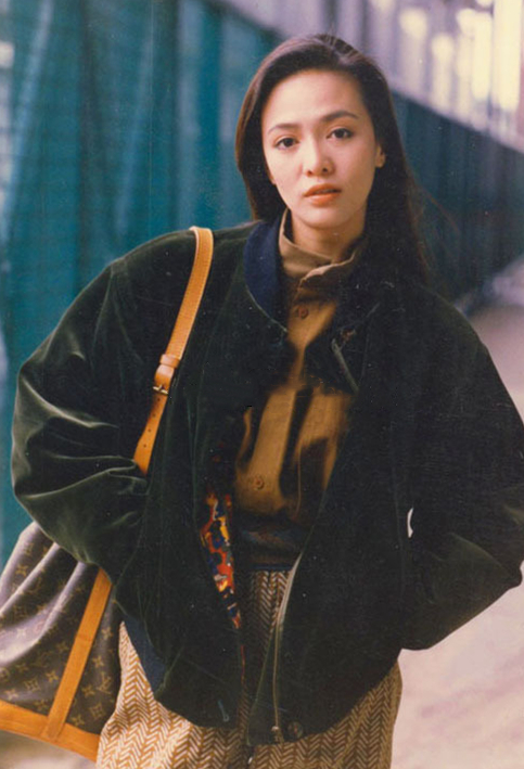 “香江奇女”郑裕玲：两段感情耗费26年青春，64岁未婚没孩子