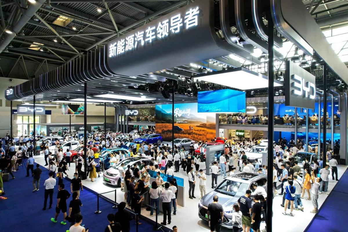 比亞迪展示新能源汽車行業(yè)“標桿”
