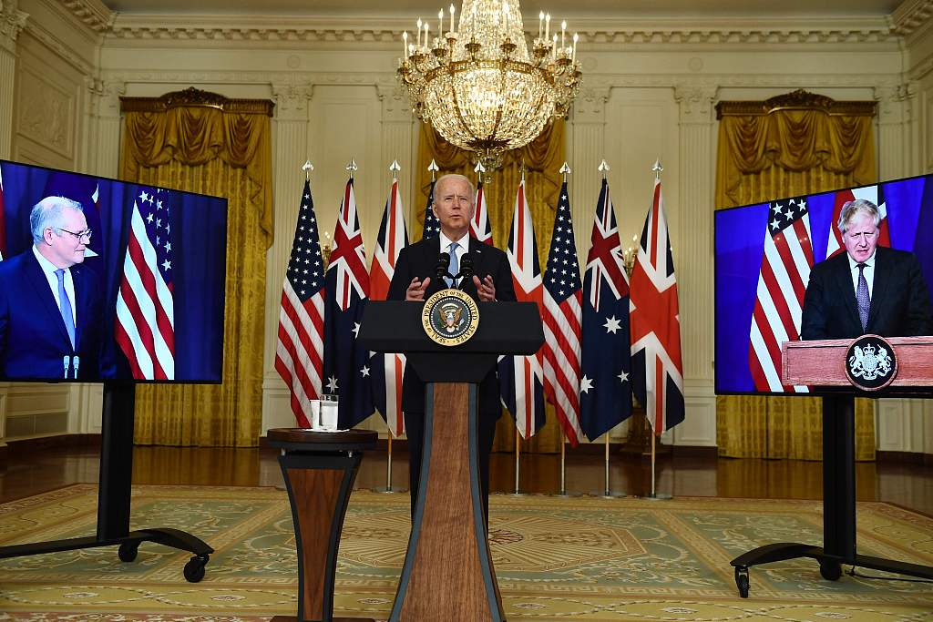 Ӣ���������ڰĲ����Ǳͧ���ƻ��Ϻ�Ѳ��չʾǿӲ���з���������