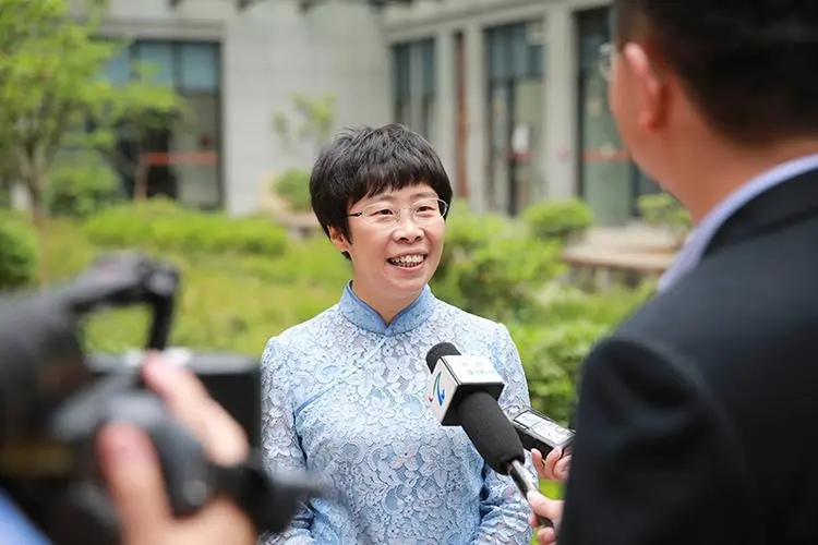 47岁不婚，却坚持追求白头偕老的婚姻，蒙曼老师有理性的女权主义