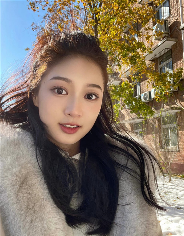 冯琳亮相冬奥会，C位领舞“艳压群芳”，保研到复旦还是“校花”