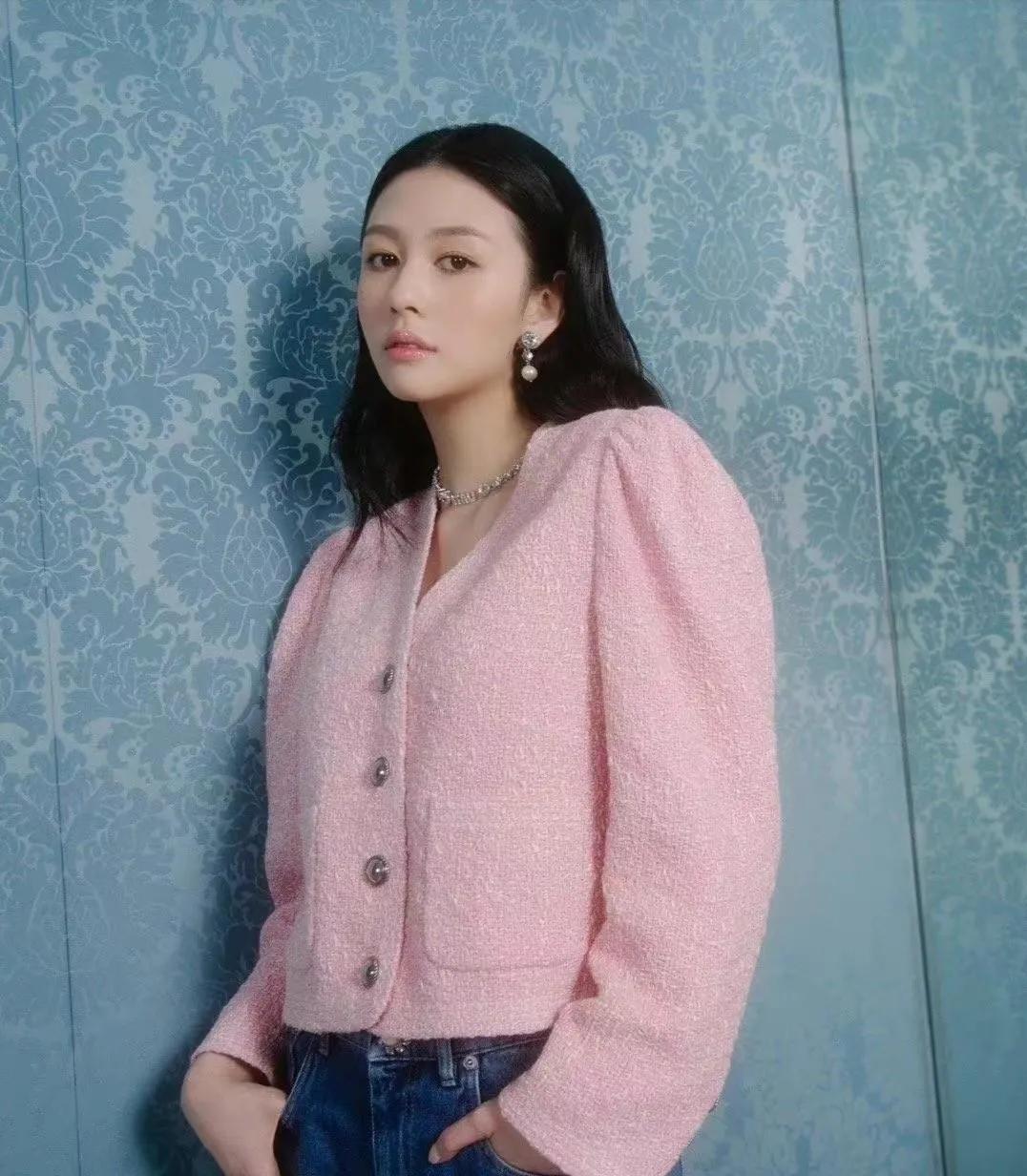 邱淑贞女儿身材好真任性！拿丝巾当“上衣”穿，看着简单却挺时髦