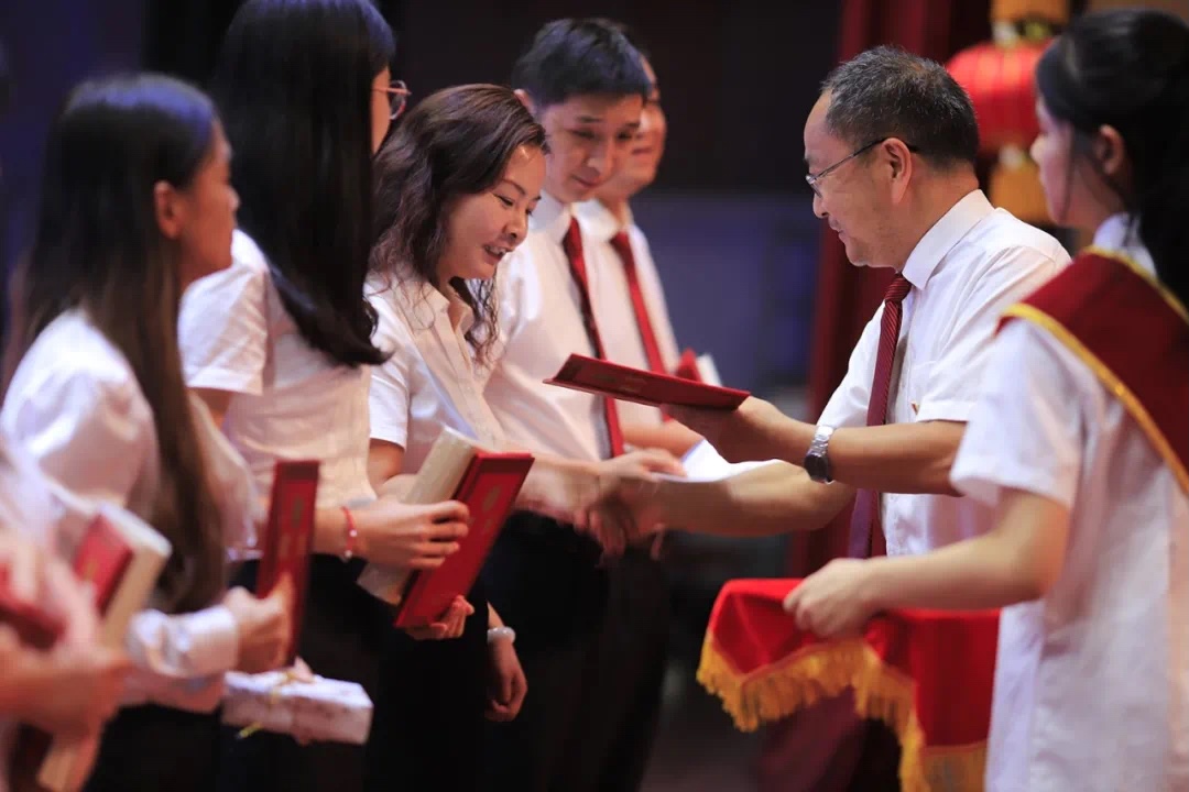 岁末年初“数说”教育，成都实外五龙山夯实基础展望新年